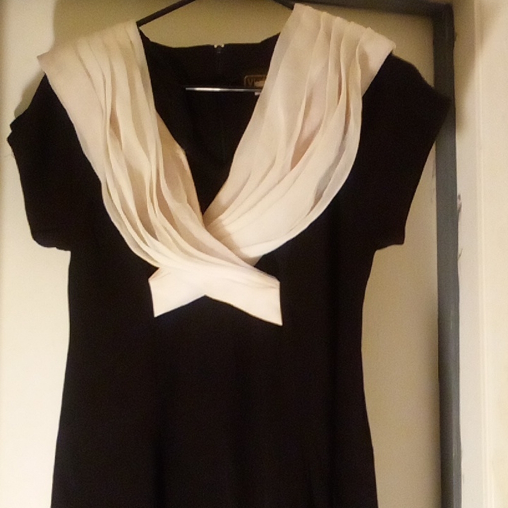 Virgo II, black with white pleated lapel,size 6